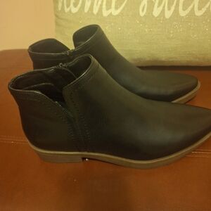 Frye and Co. Rich Black Chukka Boots